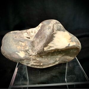 🪨 Raw Gray Chalcedony / Chert with Quartz Pocket – Natural Sculptural Specimen 🪨